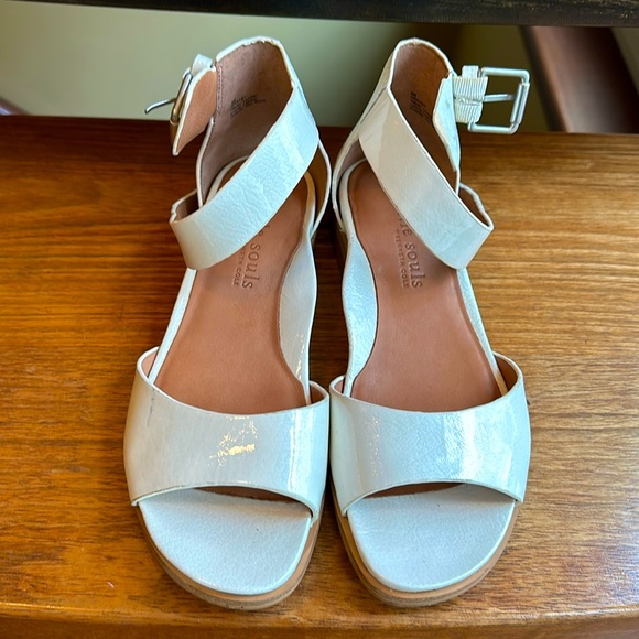 Gentle Souls by Kenneth Cole (Gracey) - Picture 2 of 8